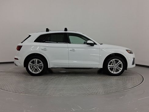 Used 2022 Audi Q5 e Premium w/ Convenience Package image 8