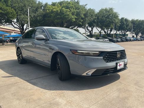 Used 2024 Honda Accord Touring image 4