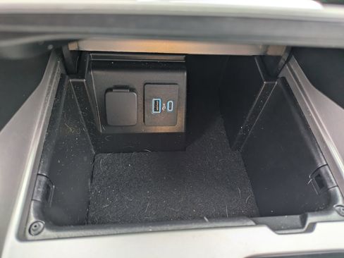 Certified 2022 Ford Explorer XLT w/ Equipment Group 202A image 21