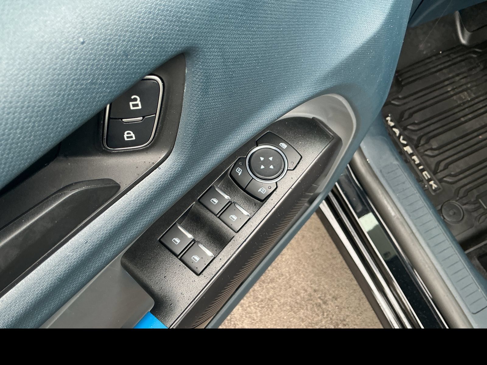 Used 2025 Ford Maverick Lobo AWD/4WD image 12