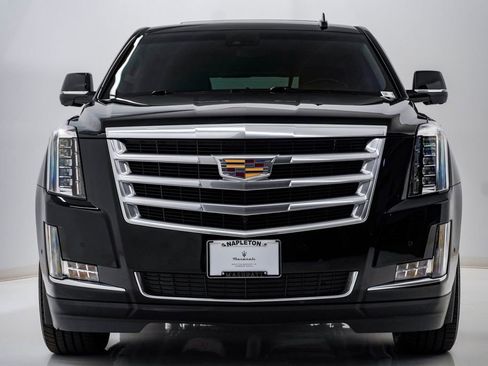 Used 2019 Cadillac Escalade Luxury AWD/4WD image 5