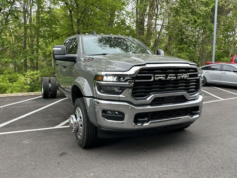 New 2026 RAM 5500 4x4 Crew Cab image 19