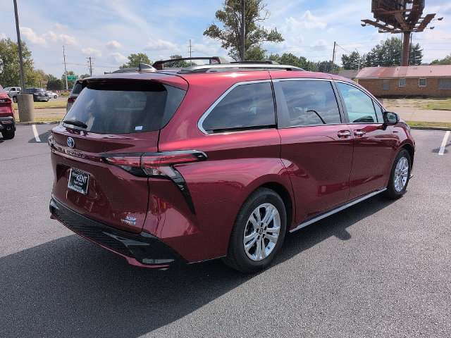 Used 2022 Toyota Sienna XSE w/ XSE Plus Package AWD/4WD image 7