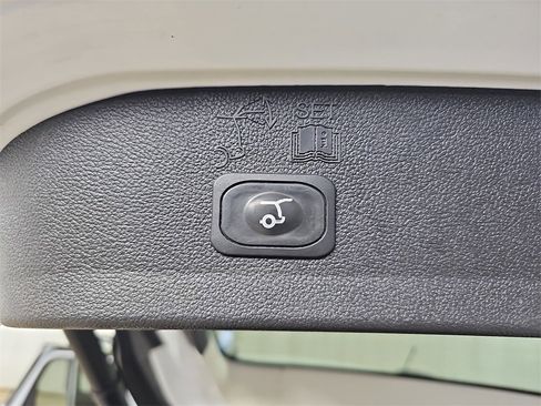 Used 2019 Ford Escape SEL image 17