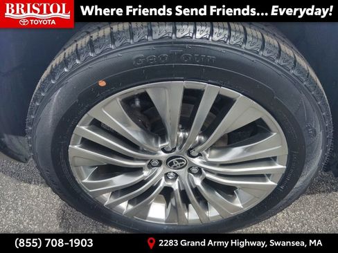 Used 2022 Toyota Venza XLE AWD/4WD image 10