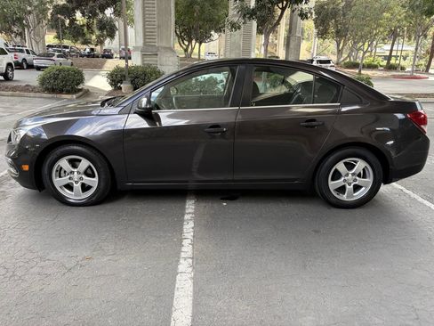 Used 2016 Chevrolet Cruze LT image 3