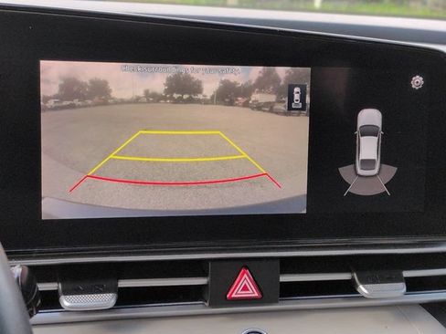 Used 2021 Hyundai Elantra Limited FWD image 19