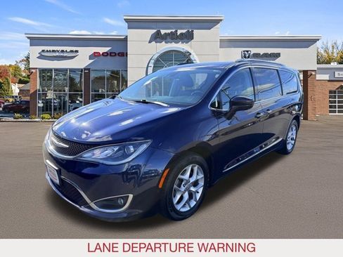 Certified 2019 Chrysler Pacifica Touring-L Plus w/ Advanced Safetytec Group image 4