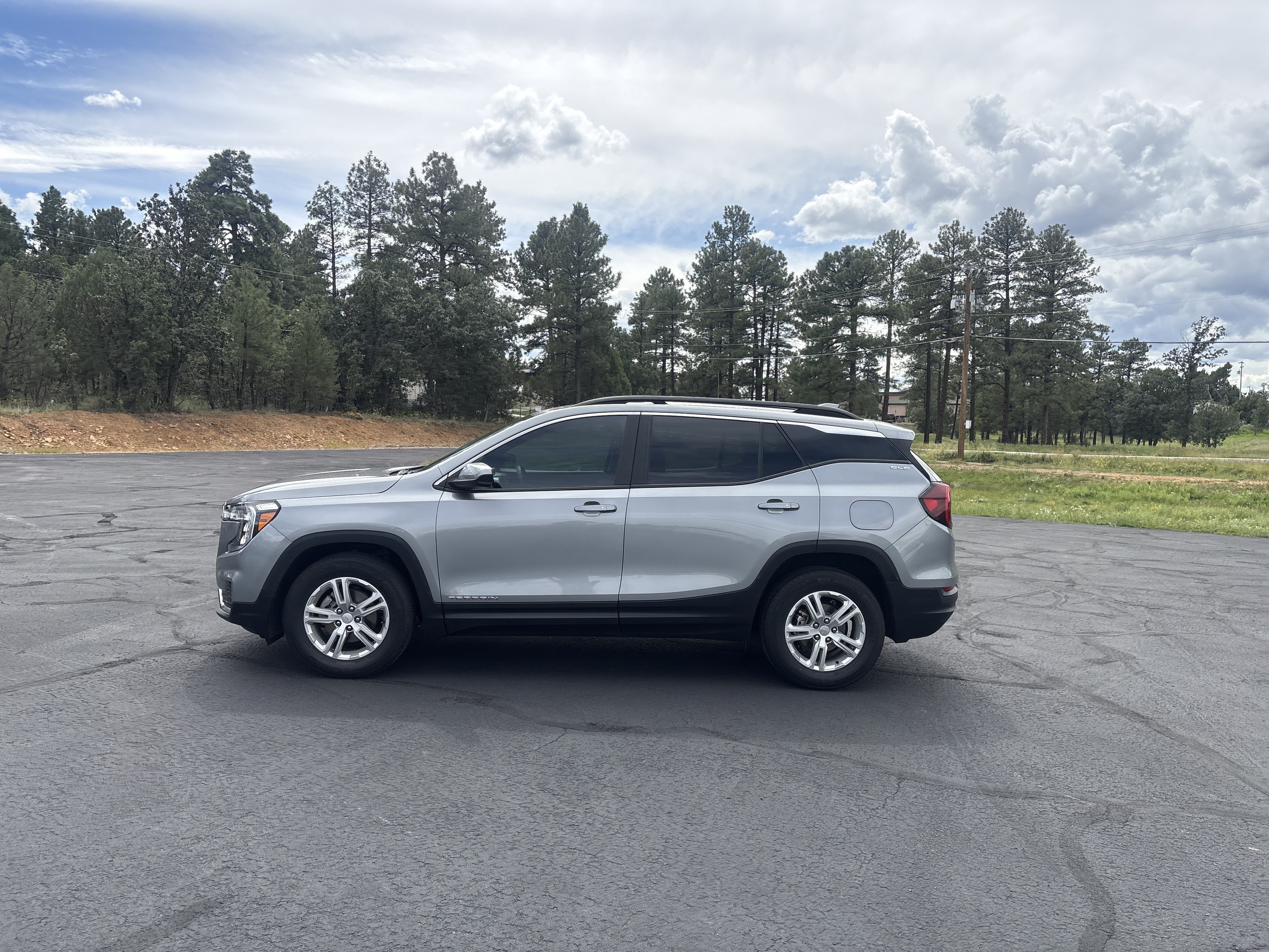 Used 2023 GMC Terrain SLE w/ Driver Convenience Package FWD image 7