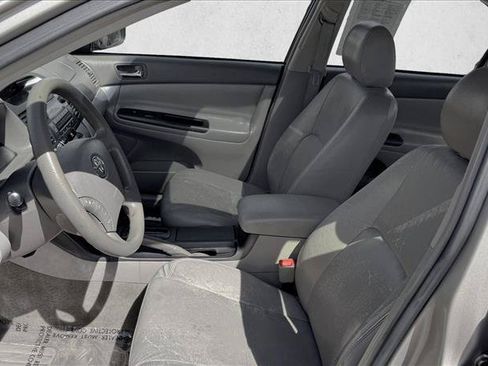 Used 2005 Toyota Camry LE FWD image 9