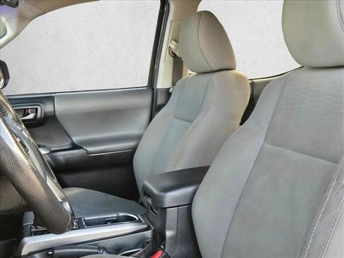 Used 2018 Toyota Tacoma SR5 image 17