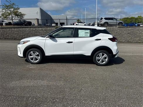 New 2025 Nissan Kicks Play S image 7