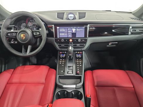 Certified 2025 Porsche Macan AWD/4WD image 13