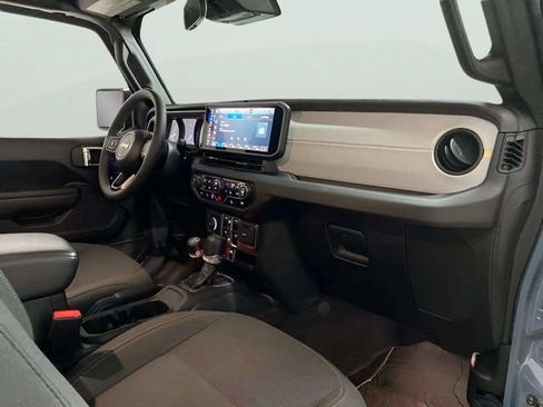 Used 2024 Jeep Wrangler Unlimited AWD/4WD image 22