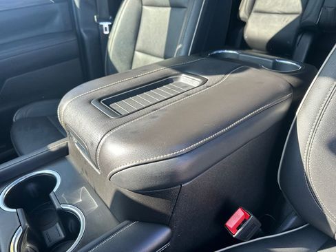 Used 2023 GMC Yukon XL SLT image 25