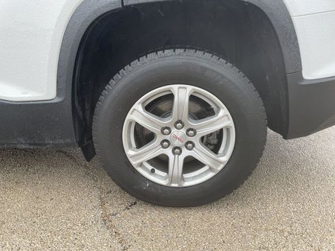 Used 2017 GMC Acadia SLE image 32