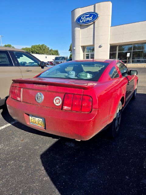 Used 2008 Ford Mustang Coupe RWD image 2