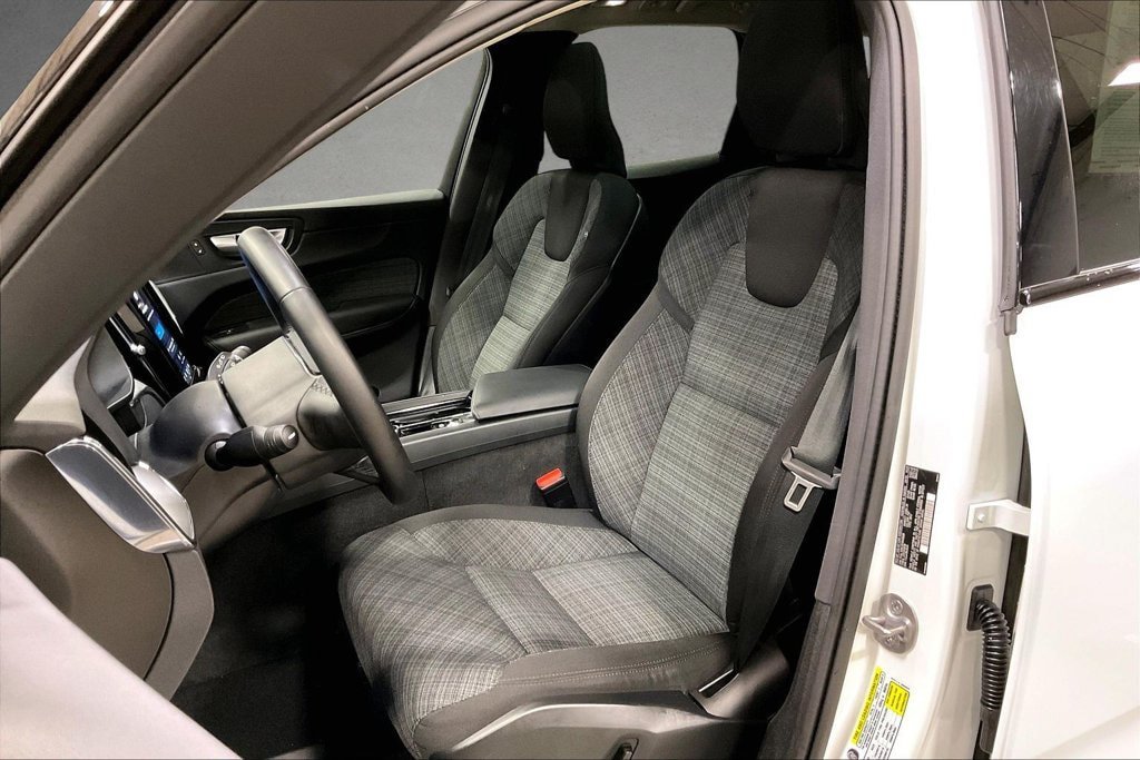 Certified 2024 Volvo XC60 B5 Core AWD/4WD image 22