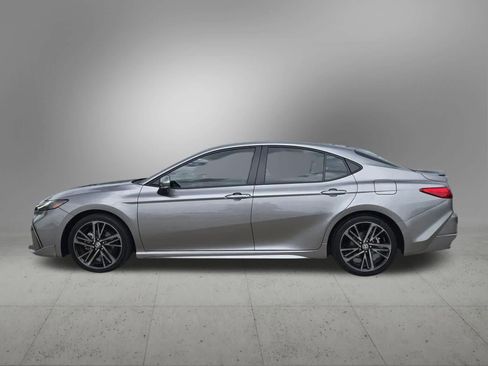 Used 2025 Toyota Camry XSE FWD image 3