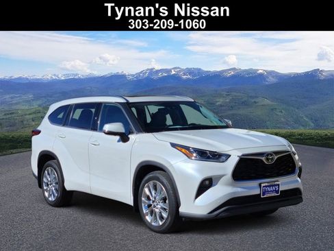 Used 2023 Toyota Highlander Limited image 1