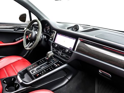 Used 2023 Porsche Macan GTS image 17
