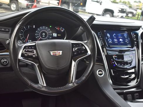 Used 2019 Cadillac Escalade ESV Platinum AWD/4WD image 28