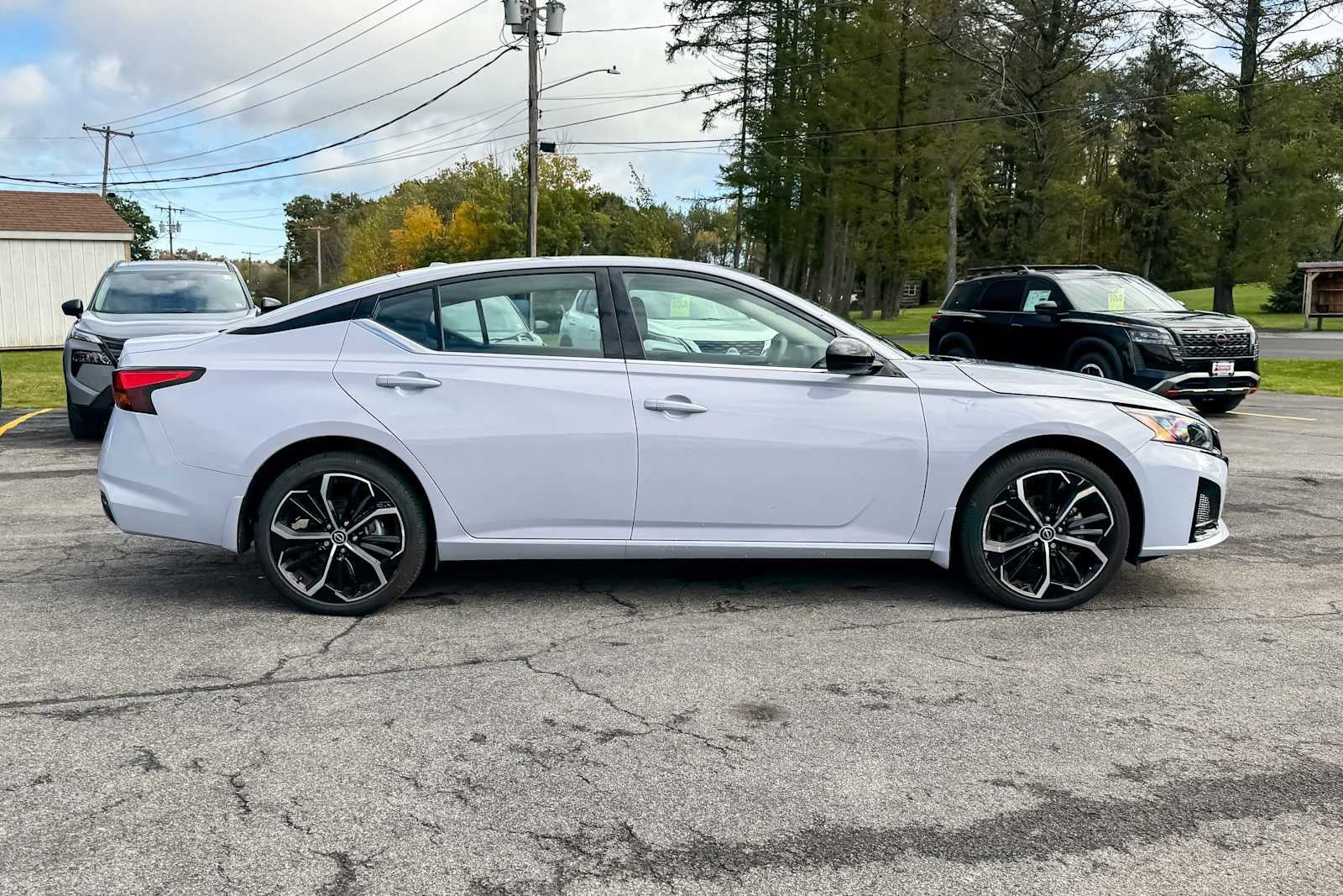 Certified 2025 Nissan Altima 2.5 SR w/ SR Premium Package AWD/4WD image 2