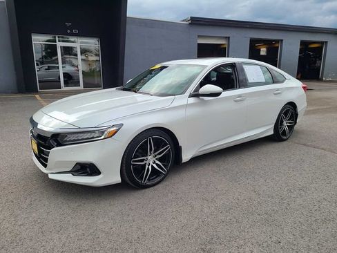Used 2022 Honda Accord Touring image 2