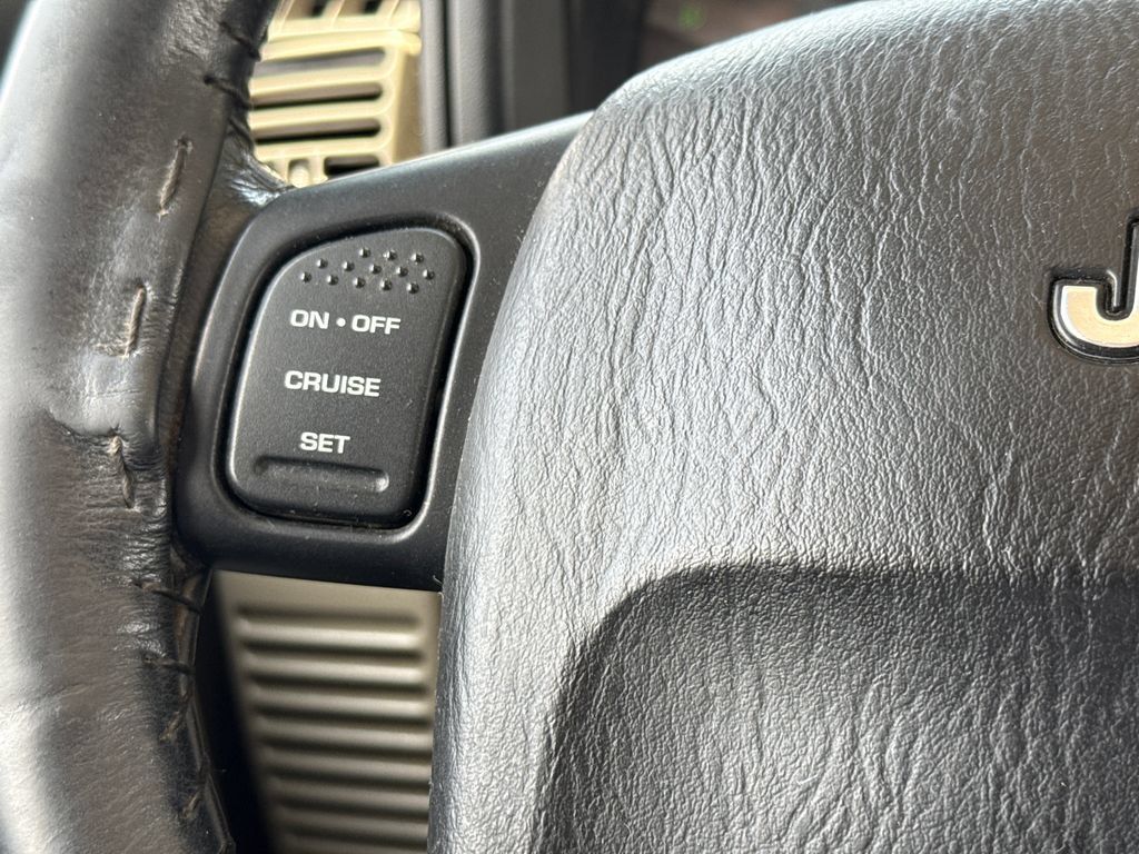 Used 2005 Jeep Wrangler Unlimited Rubicon w/ Sahara Edition Group AWD/4WD image 29