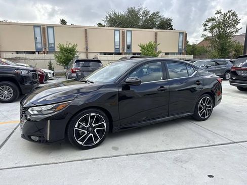 Used 2025 Nissan Sentra SR w/ SR Premium Package FWD image 3