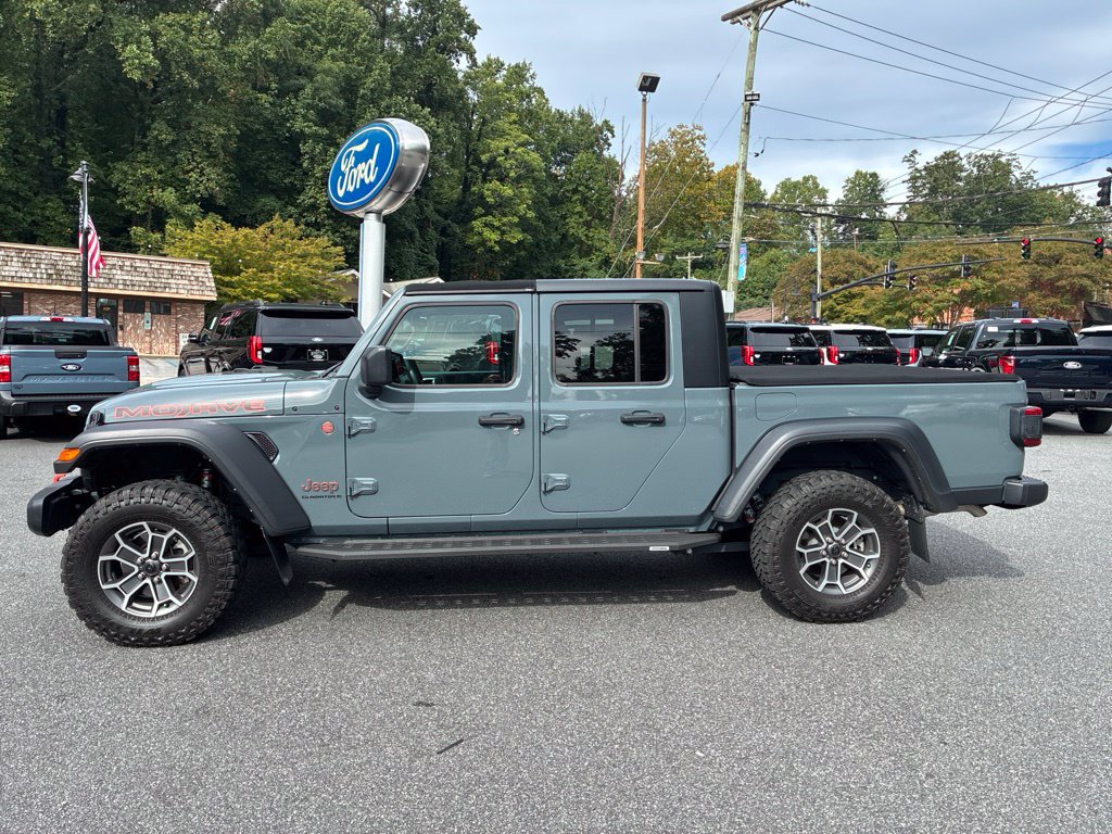 Used 2024 Jeep Gladiator Mojave w/ Technology Group AWD/4WD image 8