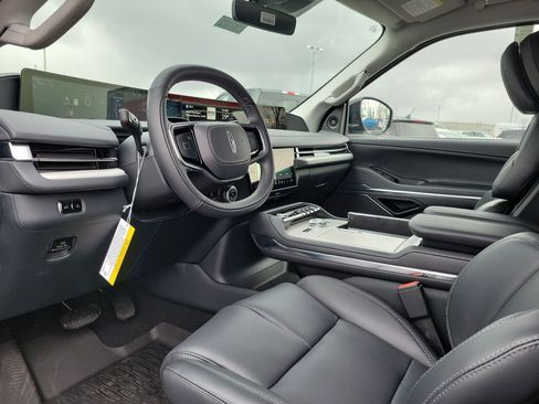 New 2026 Lincoln Navigator Premiere image 21