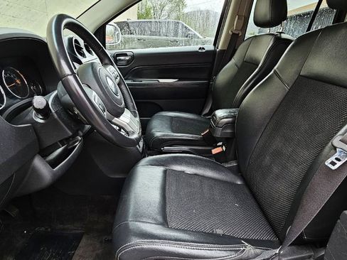 Used 2017 Jeep Compass Latitude image 9