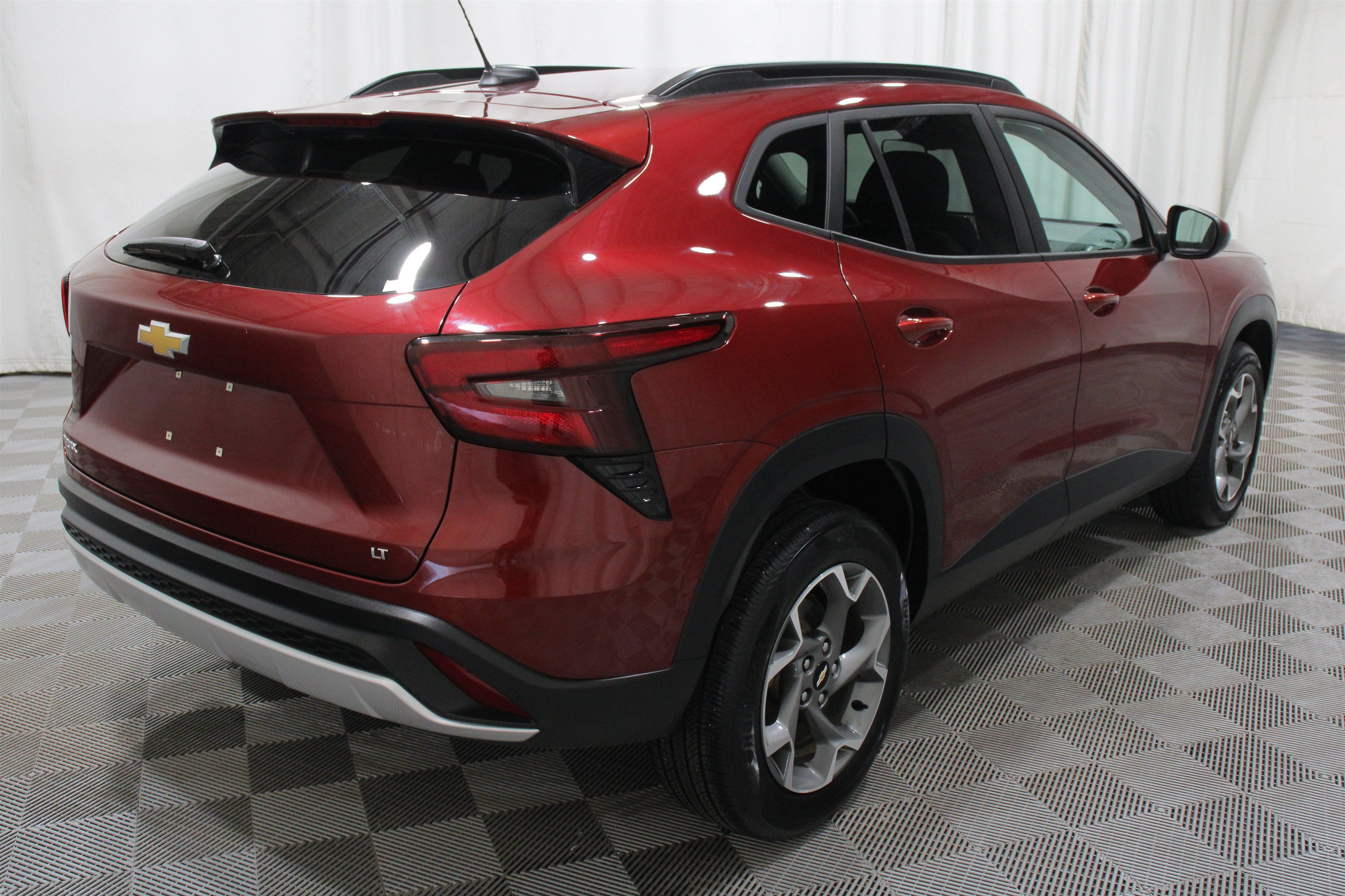 Used 2024 Chevrolet Trax LT FWD image 32