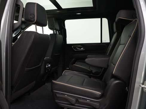 Used 2024 GMC Yukon XL SLT w/ SLT Premium Package AWD/4WD image 19