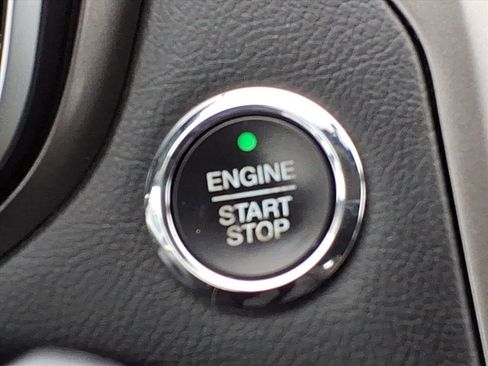 Used 2017 Ford Fusion SE w/ Fusion SE Technology Package image 19