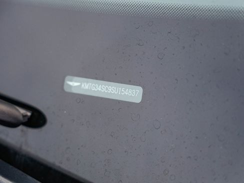 Used 2025 Genesis G70 2.5T image 26