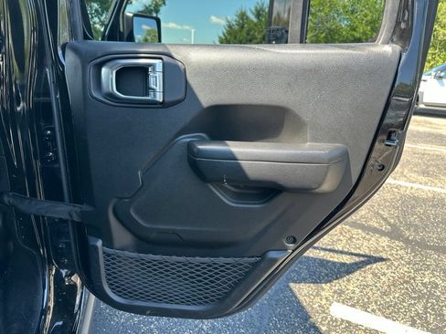 Used 2024 Jeep Wrangler Unlimited Rubicon 4xe AWD/4WD image 25