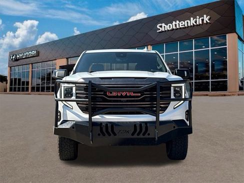 Used 2022 GMC Sierra 1500 AT4X image 2