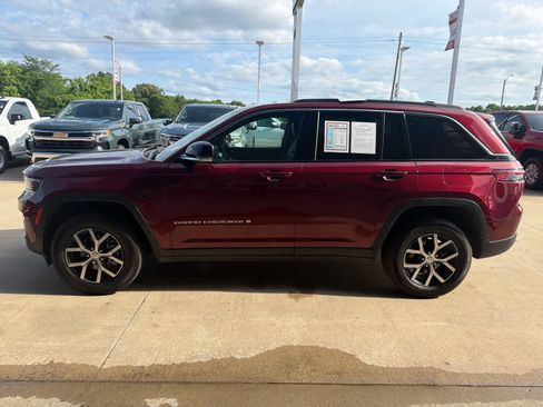 Used 2024 Jeep Grand Cherokee Limited AWD/4WD image 2