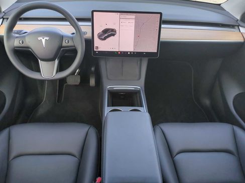 Used 2023 Tesla Model Y AWD image 18