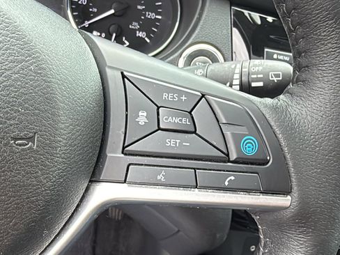 Used 2019 Nissan Rogue SL w/ Premium Package image 11