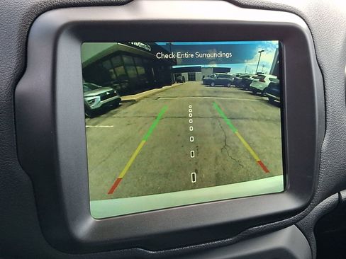 Used 2022 Jeep Renegade Latitude AWD/4WD image 19