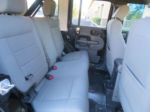 Used 2009 Jeep Wrangler Unlimited Rubicon w/ Dual Top Group image 27