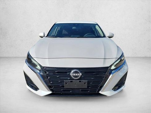 Used 2023 Nissan Altima 2.5 SV image 2