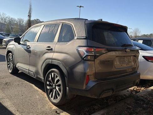 Used 2025 Subaru Forester Touring w/ Popular Package - Touring image 11