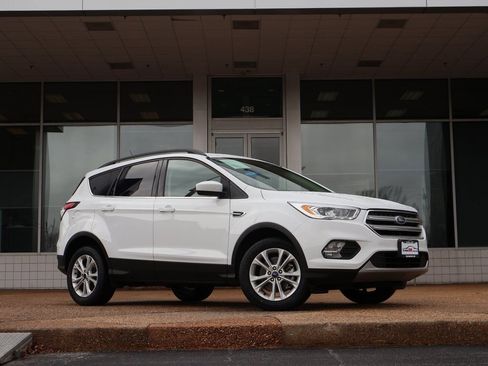 Used 2018 Ford Escape SEL image 2