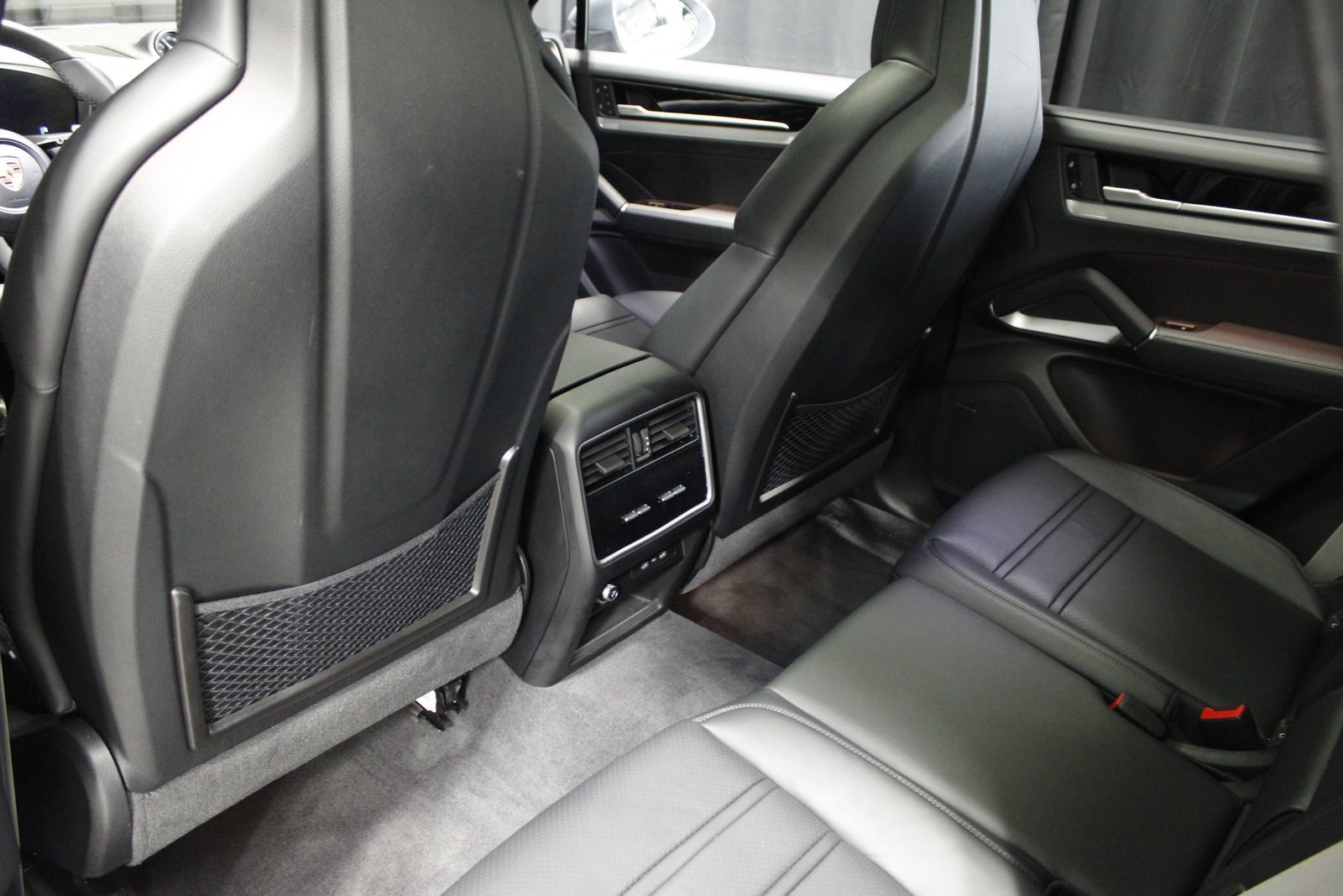 Certified 2026 Porsche Cayenne E-Hybrid AWD/4WD image 45