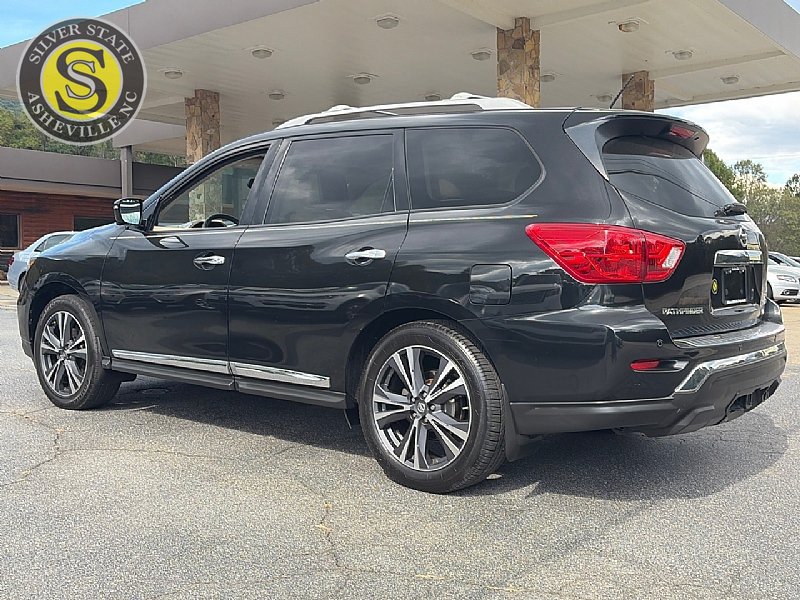 Used 2017 Nissan Pathfinder Platinum w/ Family Entertainment Package AWD/4WD image 4