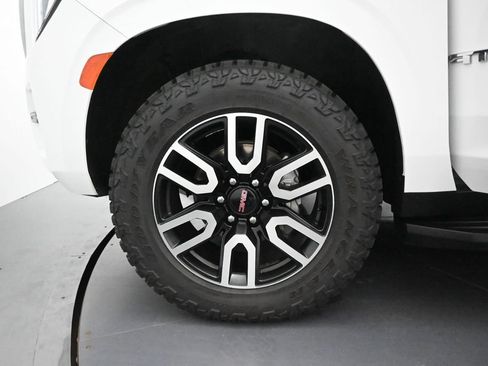 Used 2023 GMC Yukon XL AT4 AWD/4WD image 8